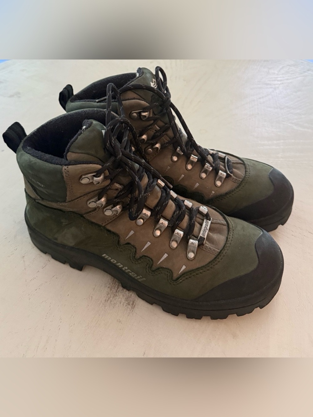 Montrail Gore-Tex hiking boots women’s size 8.5 Hunter green